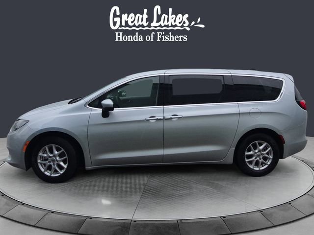 Used 2023 Chrysler Voyager LX FWD image 2