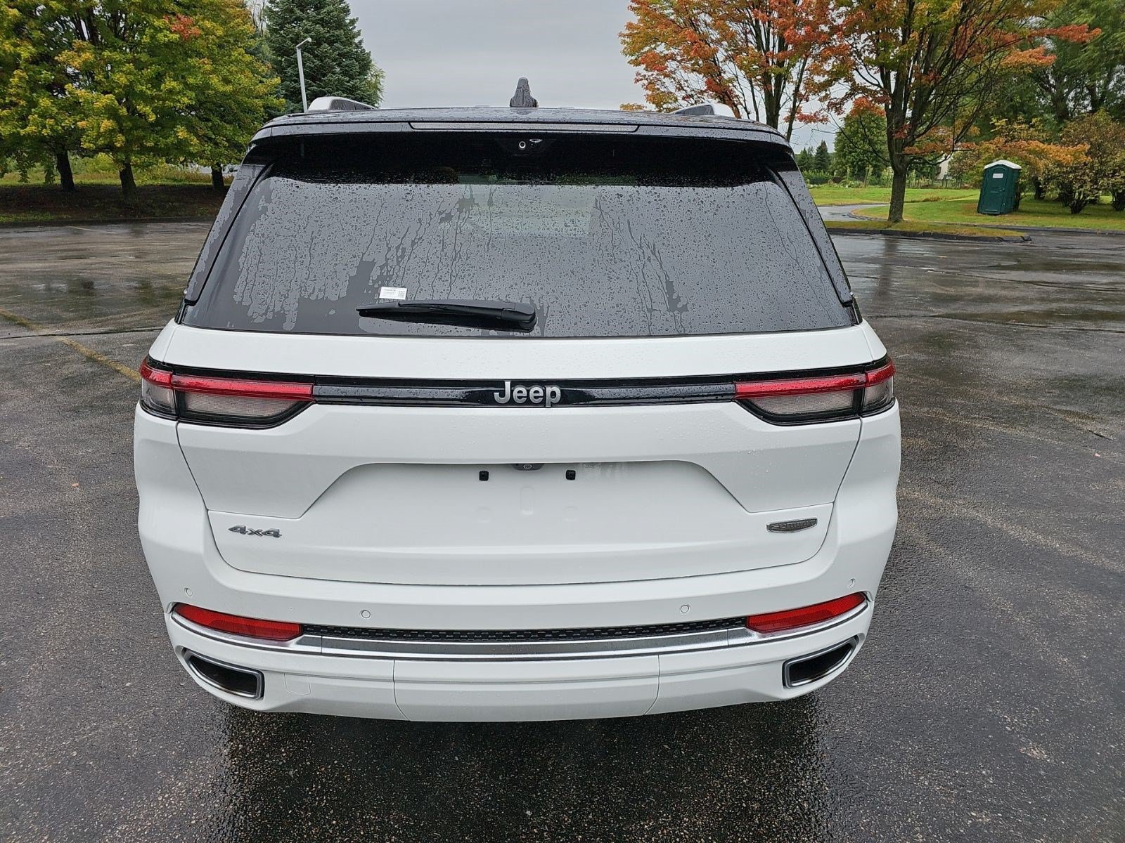 Used 2023 Jeep Grand Cherokee Summit AWD/4WD image 5