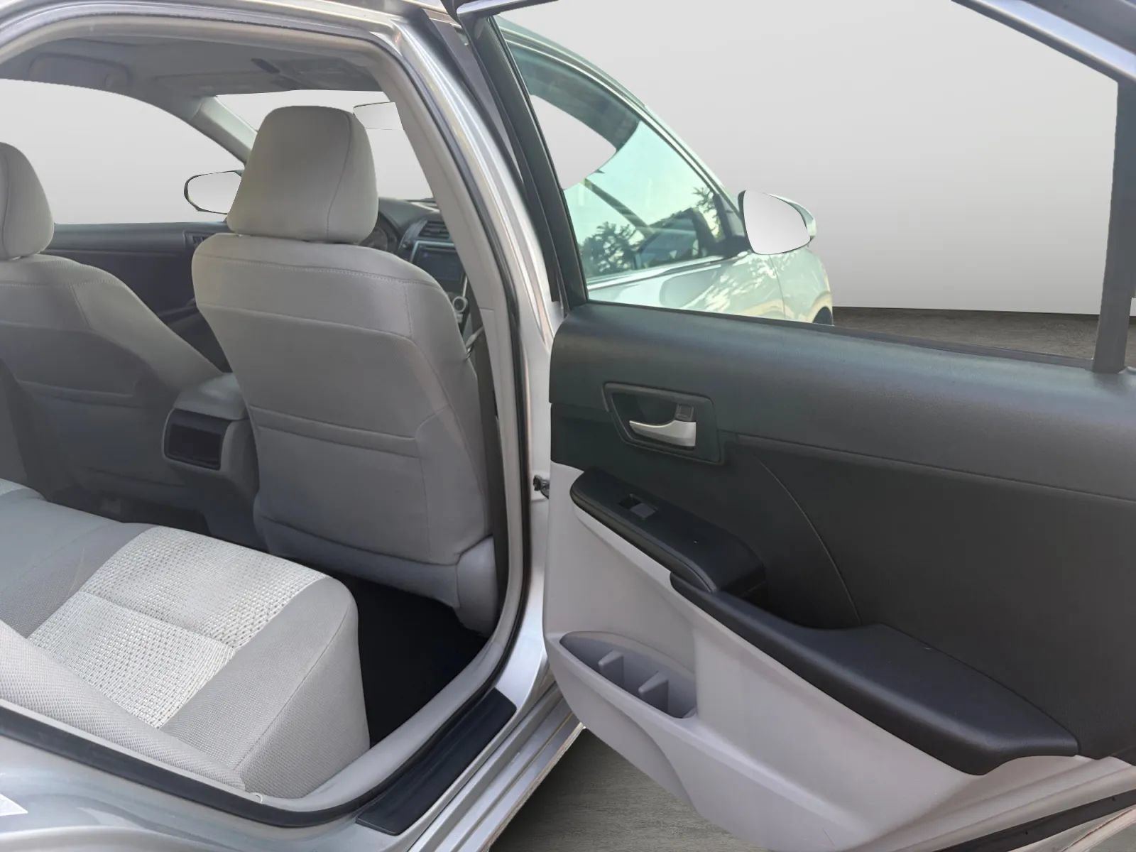 Used 2012 Toyota Camry LE FWD image 17