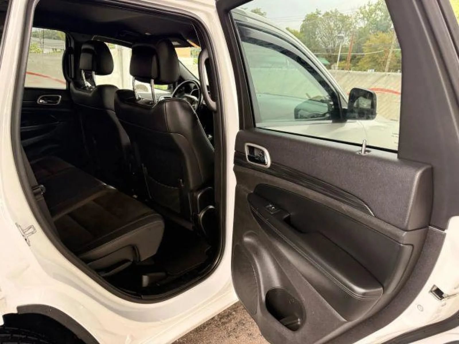 Used 2020 Jeep Grand Cherokee Altitude AWD/4WD image 19
