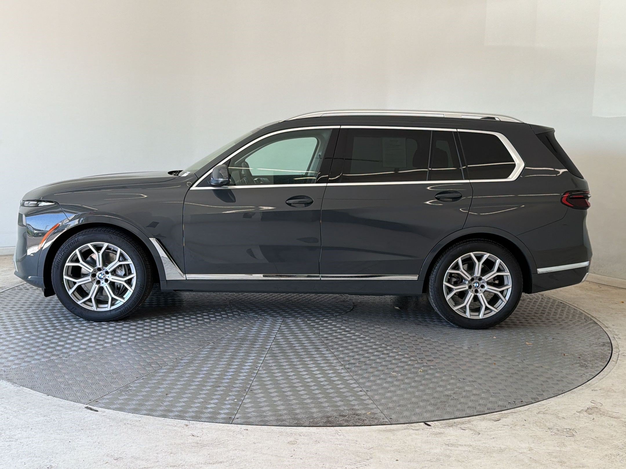 Used 2026 BMW X7 xDrive40i w/ Premium Package AWD/4WD image 2