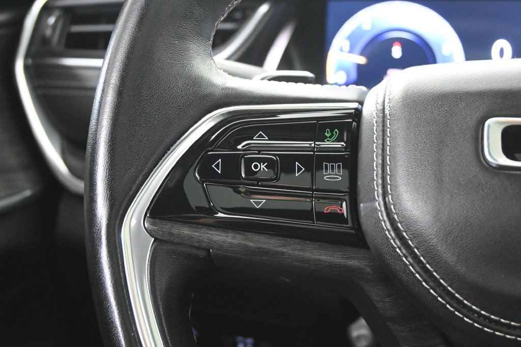 Used 2022 Jeep Grand Cherokee Overland AWD/4WD image 35