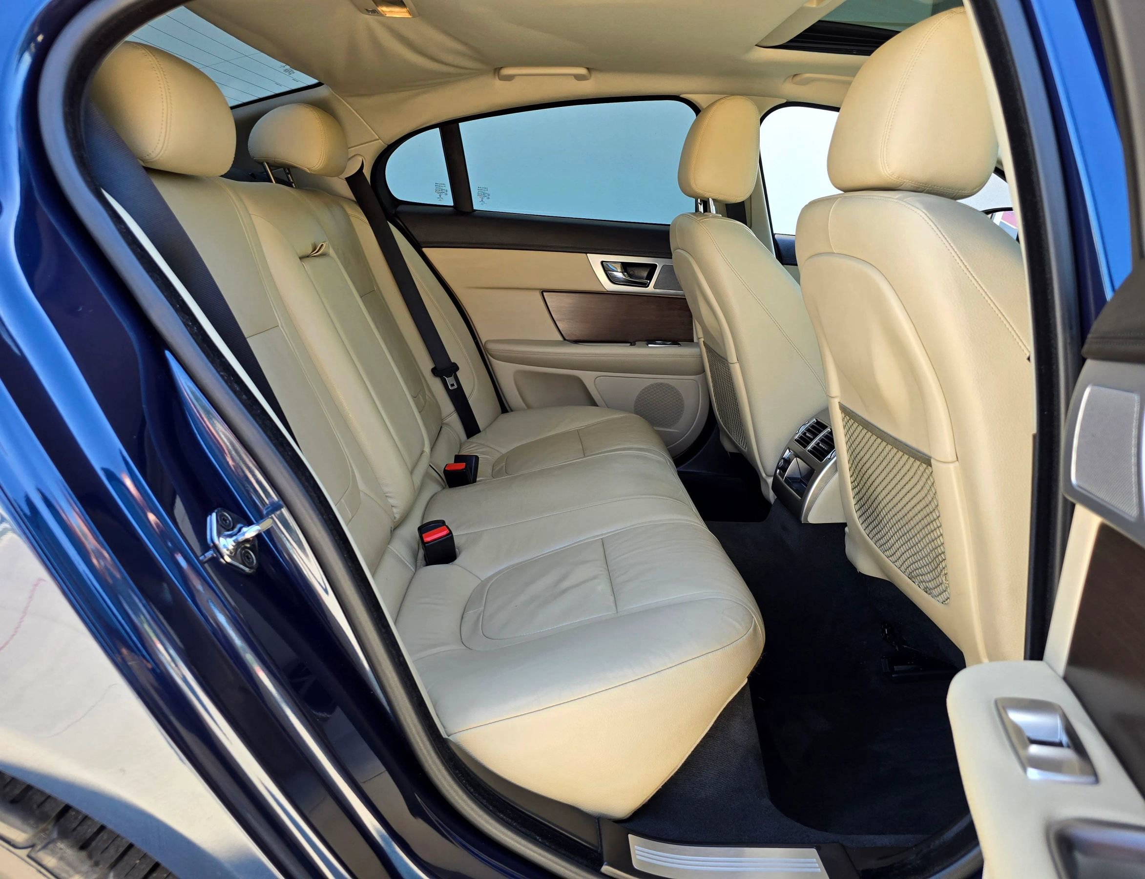 Used 2013 Jaguar XF RWD image 42