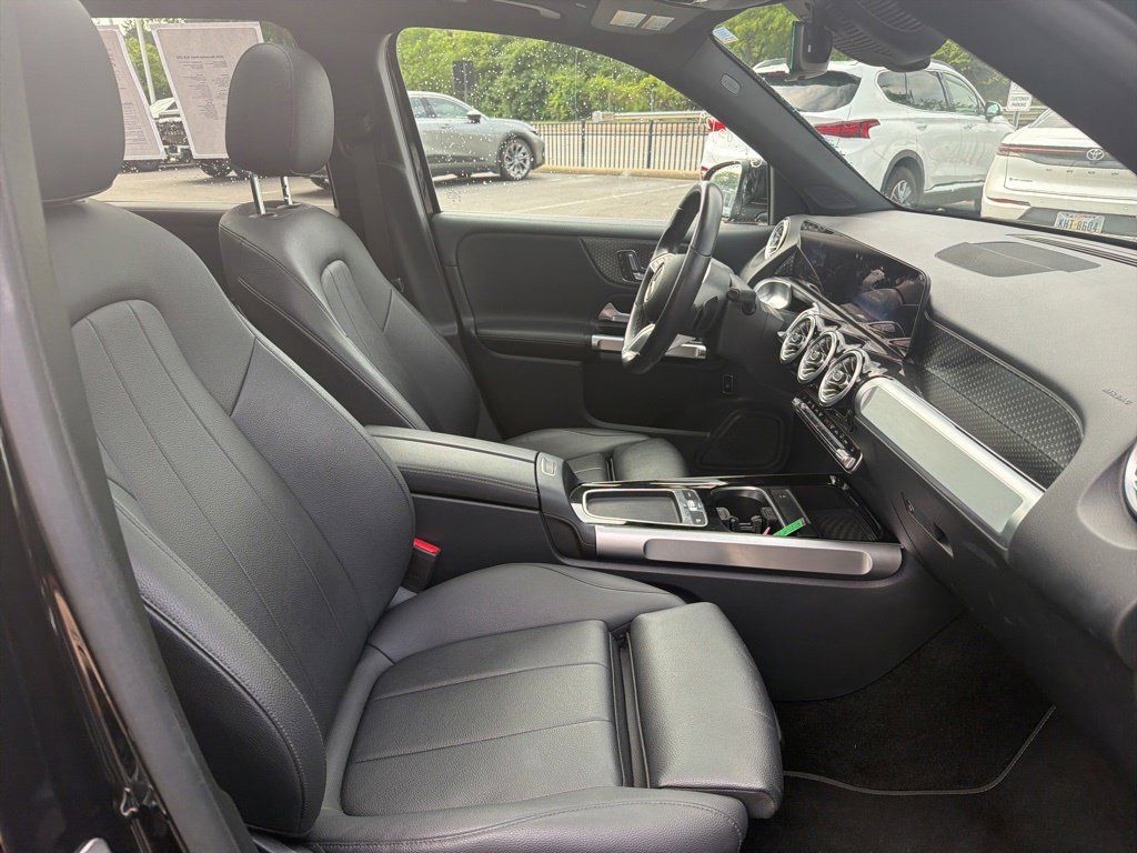 Used 2025 Mercedes-Benz GLB 250 image 23