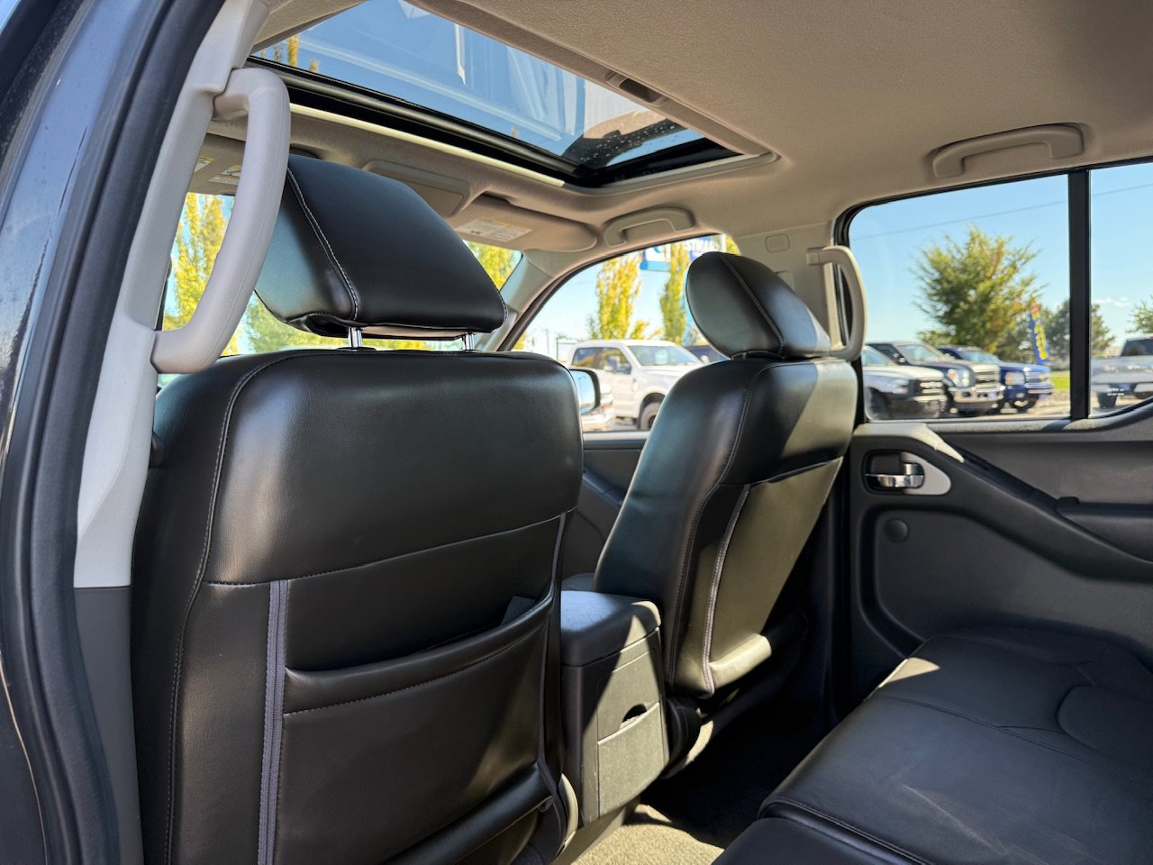 Used 2015 Nissan Frontier PRO-4X image 38