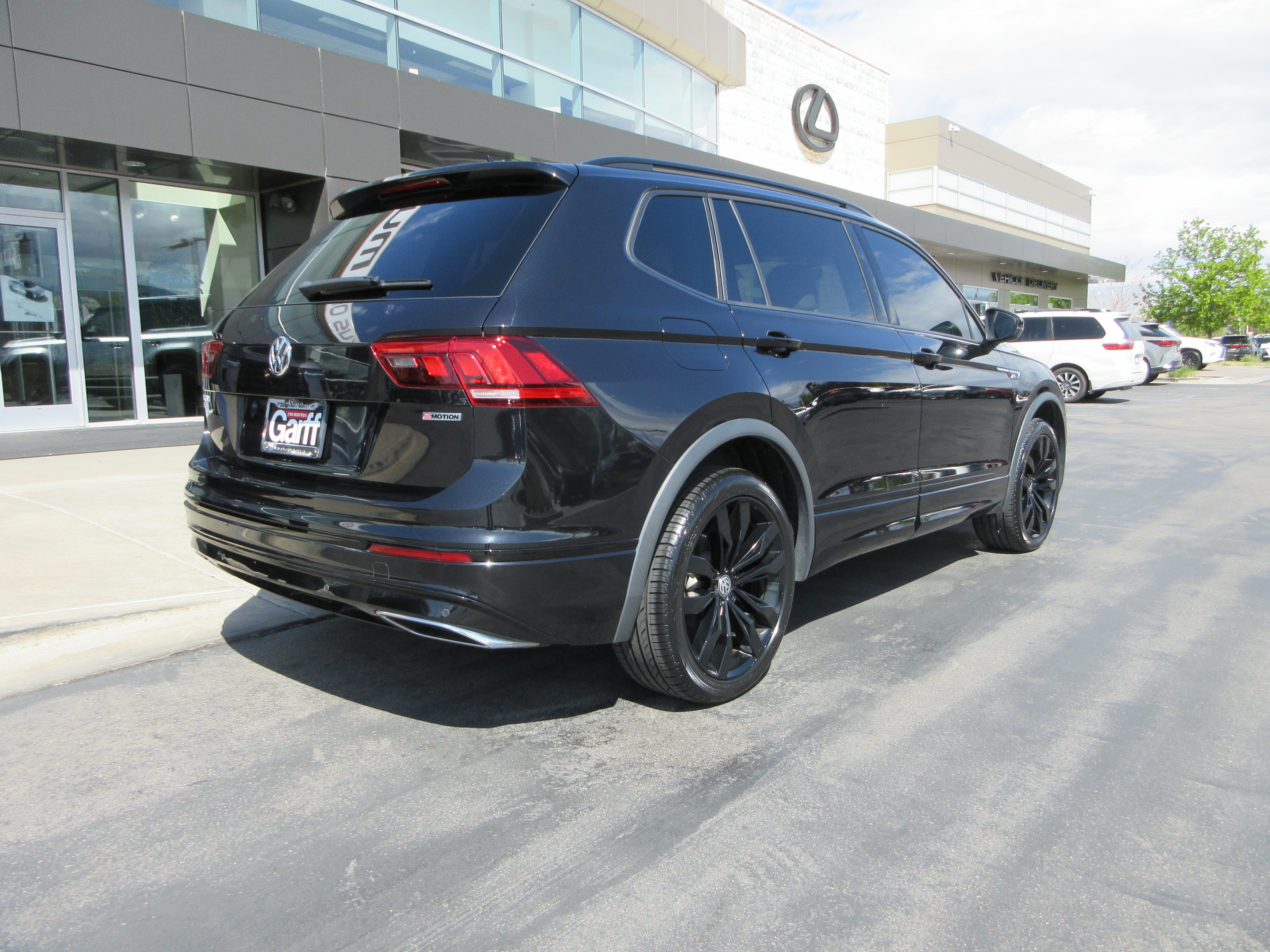 Used 2020 Volkswagen Tiguan SE R-Line AWD/4WD image 11