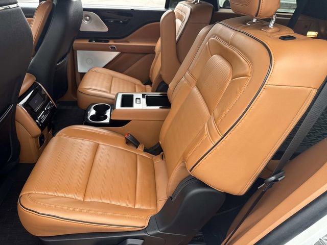 Used 2025 Lincoln Aviator Black Label w/ Jet Appearance Package AWD/4WD image 19