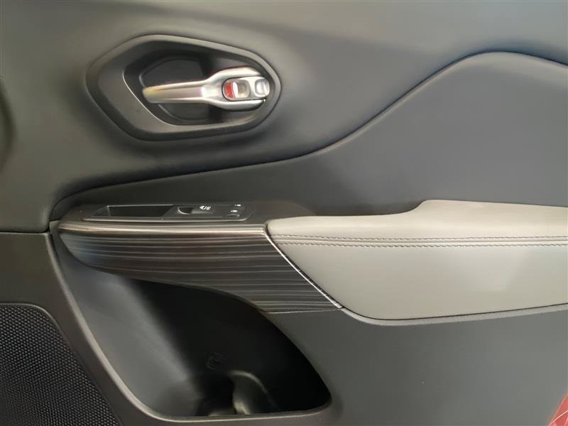 Used 2014 Jeep Cherokee Limited w/ Luxury Group FWD image 23