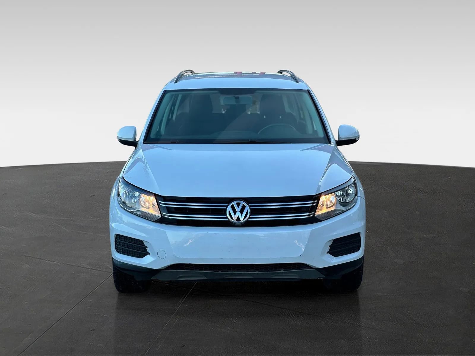 Used 2017 Volkswagen Tiguan Limited w/ Premium Package image 2