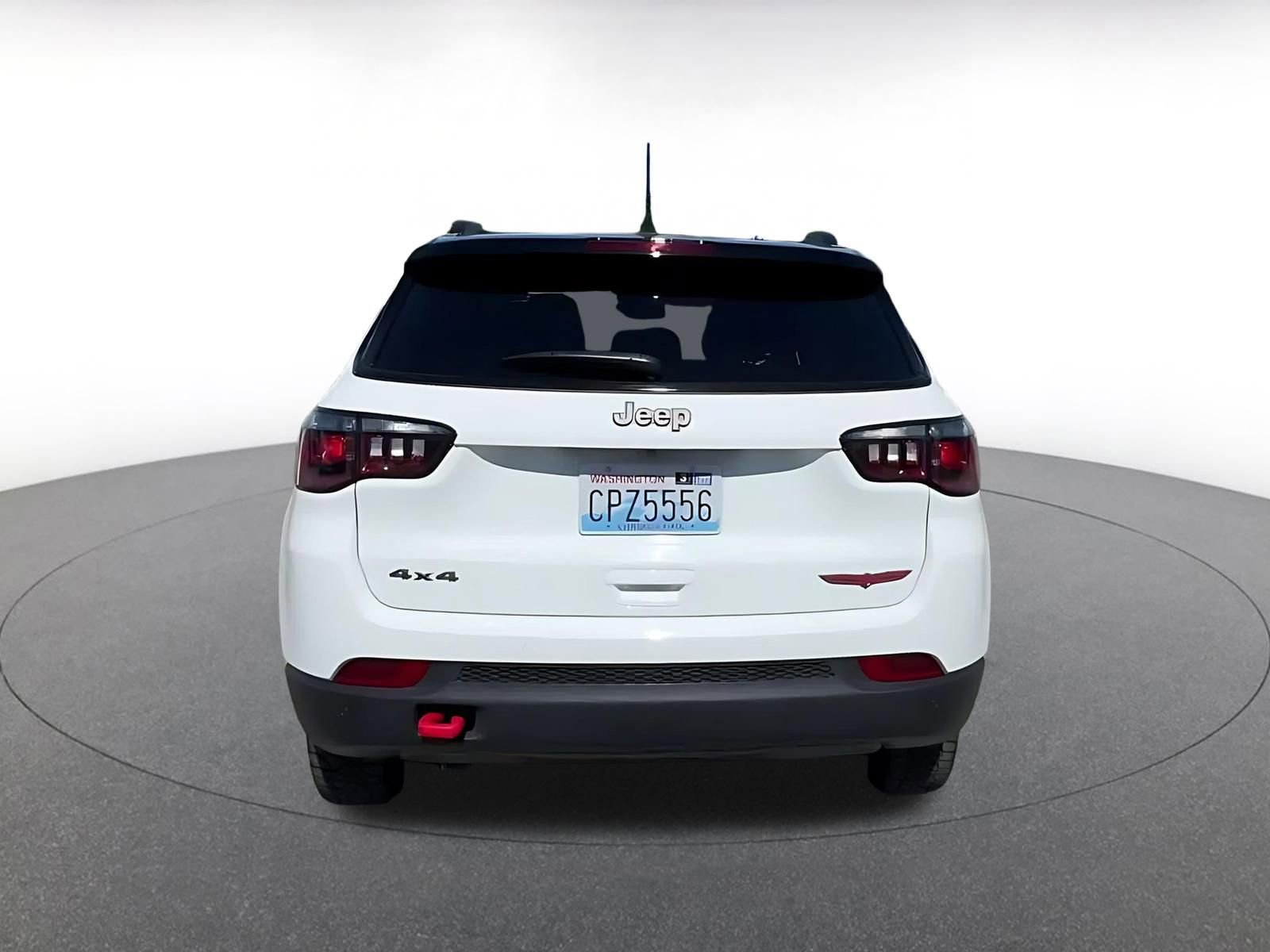 Used 2025 Jeep Compass Trailhawk image 12