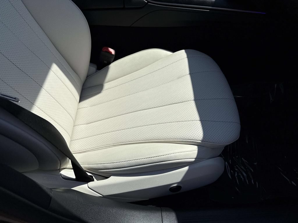 Used 2025 Mercedes-Benz E 350 4MATIC Sedan image 27