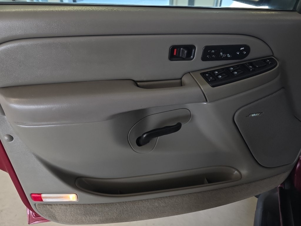 Used 2005 GMC Yukon XL SLT w/ SLT Preferred Equipment Group AWD/4WD image 14