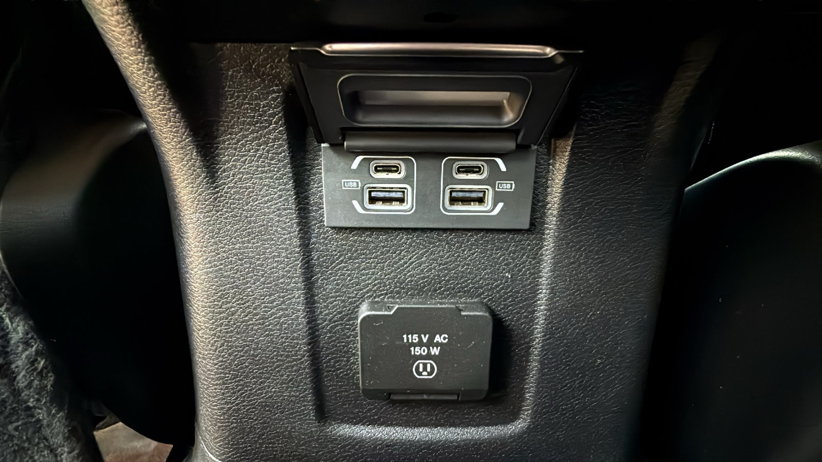 Used 2022 Jeep Wrangler Unlimited Sahara w/ Cold Weather Group AWD/4WD image 26