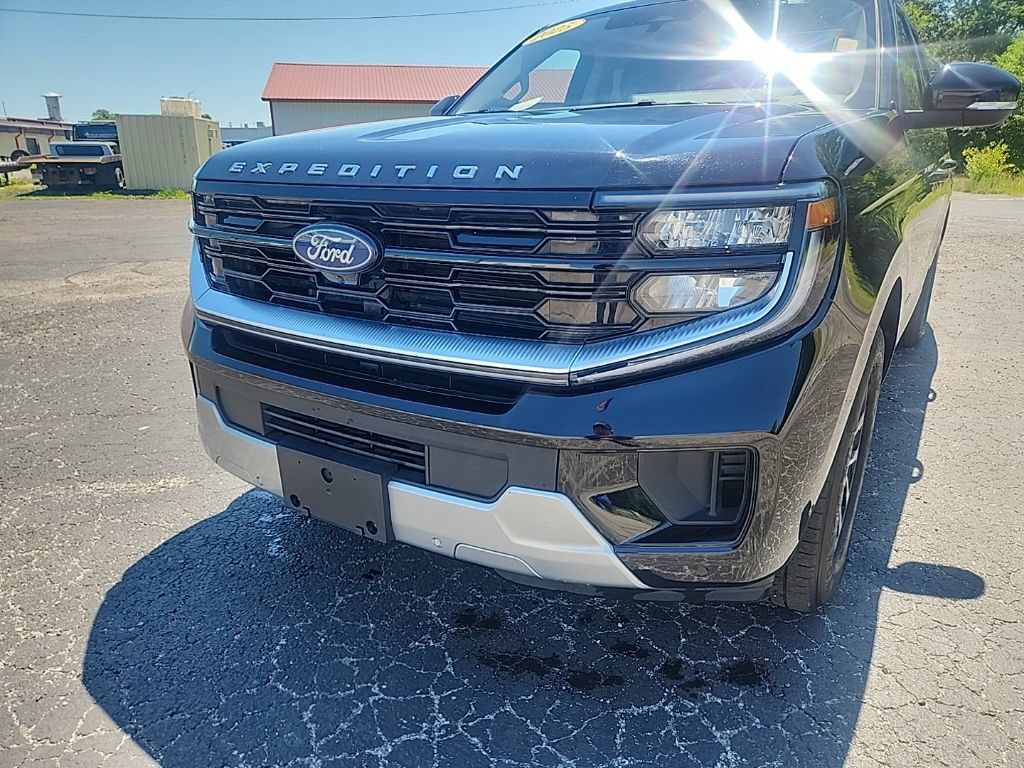Used 2025 Ford Expedition Max Platinum AWD/4WD image 13