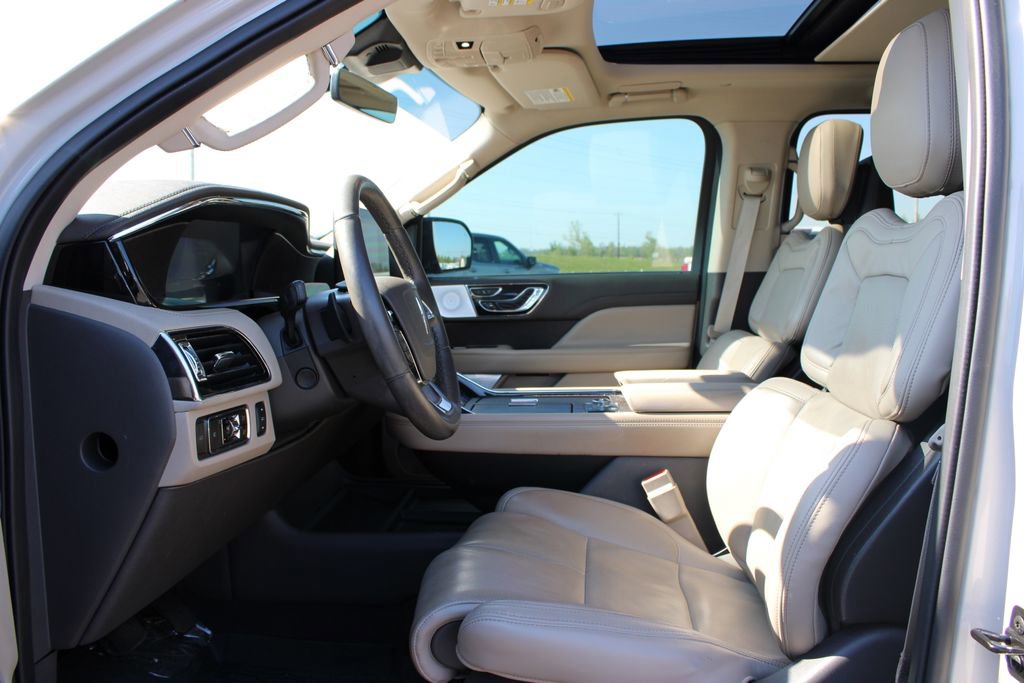 Used 2023 Lincoln Navigator Reserve image 19