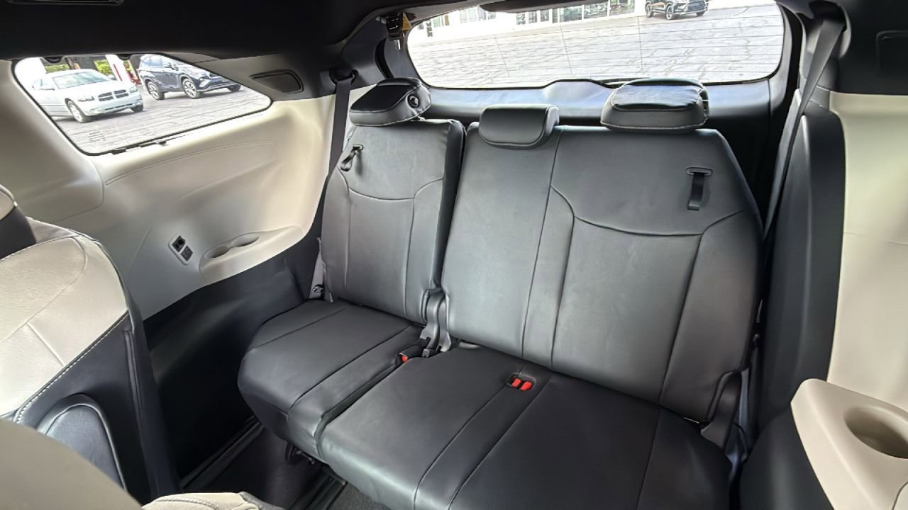 New 2025 Toyota Sienna Limited image 39