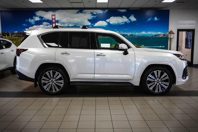 Used 2024 Lexus LX 600 4WD w/ Luxury Package image 5