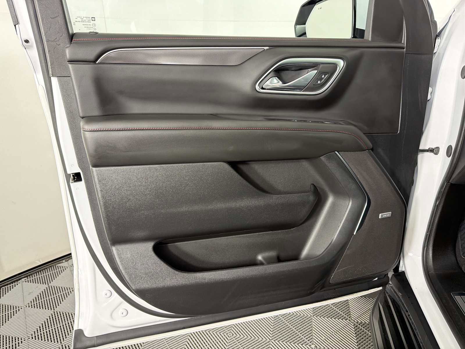 Used 2024 Chevrolet Suburban RST w/ Luxury Package RWD image 14