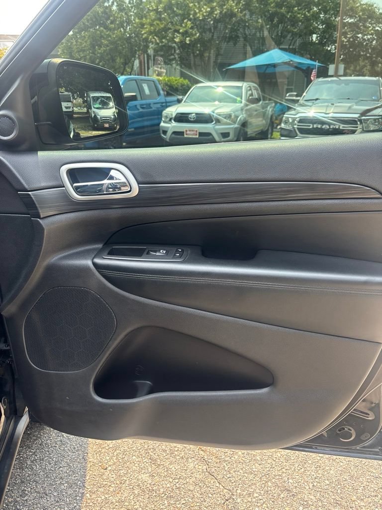 Used 2021 Jeep Grand Cherokee Laredo X RWD image 28