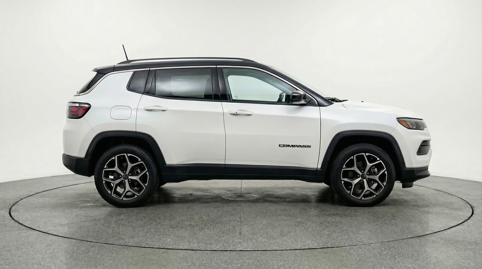 Used 2025 Jeep Compass Limited image 11