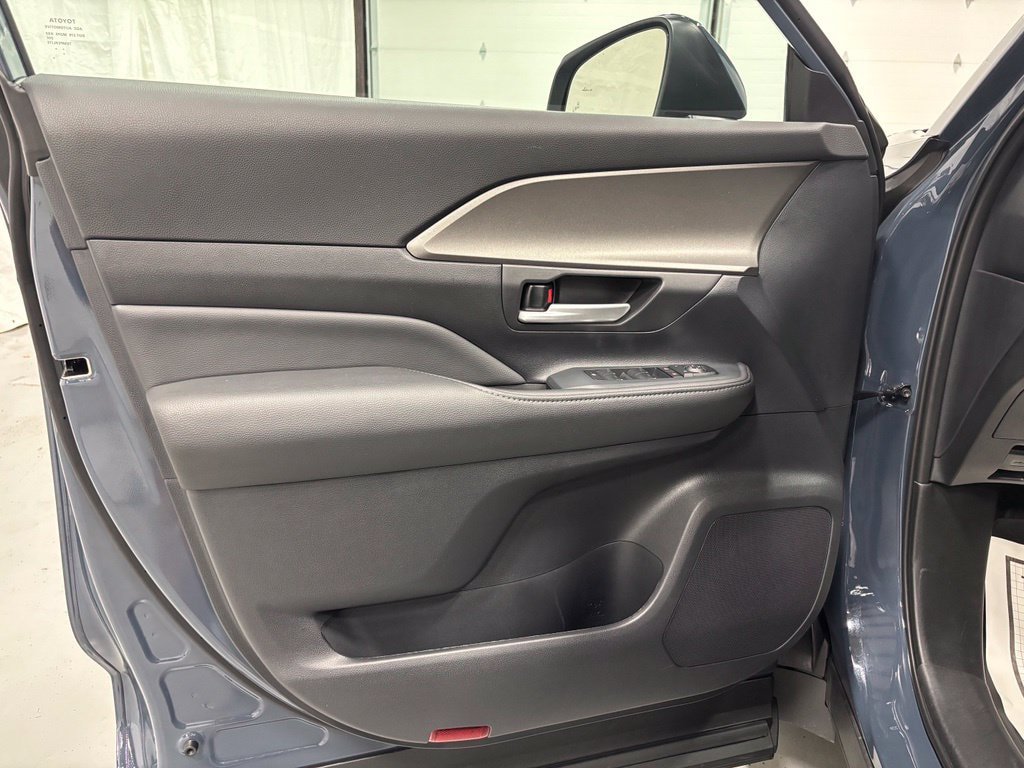 Used 2026 Toyota Grand Highlander AWD image 8