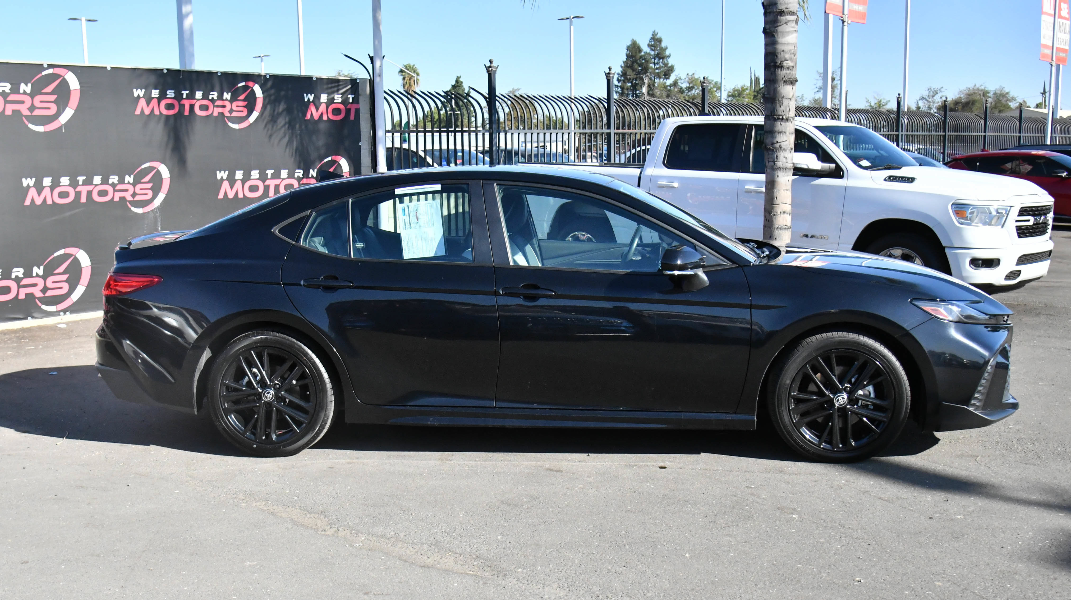 Used 2025 Toyota Camry SE FWD image 9