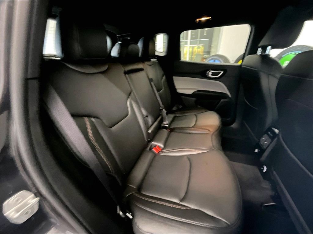 Used 2024 Jeep Compass Limited image 16