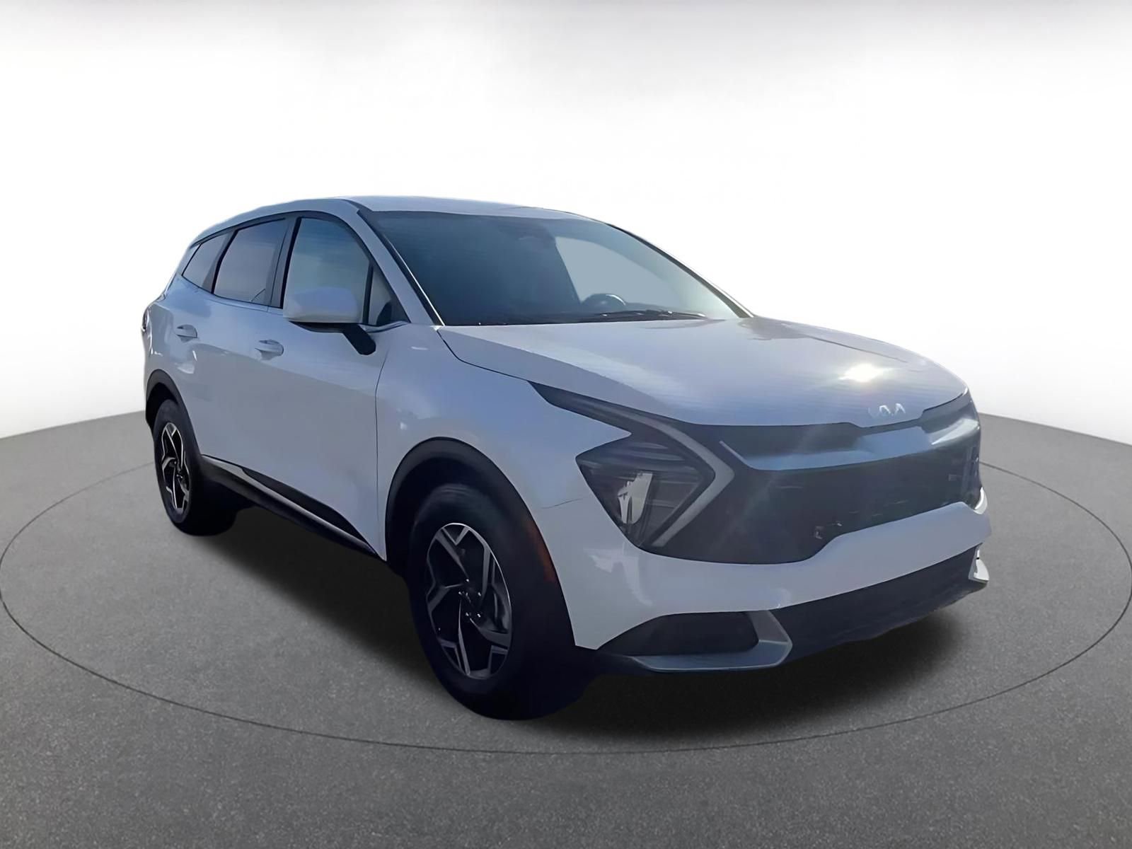 Used 2025 Kia Sportage LX FWD image 3