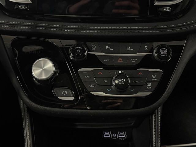 Certified 2025 Chrysler Pacifica Limited image 38