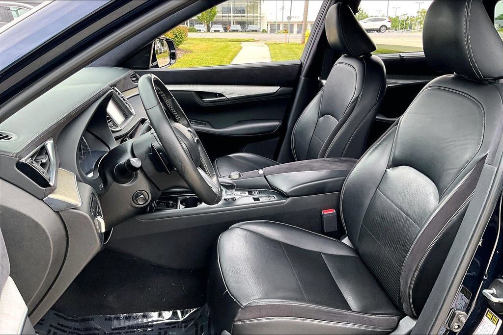 Certified 2019 INFINITI QX50 Essential w/ Sensory Package AWD/4WD image 15