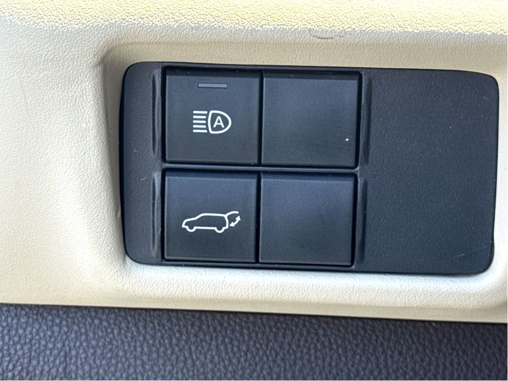 Used 2022 Toyota Highlander XLE AWD/4WD image 13