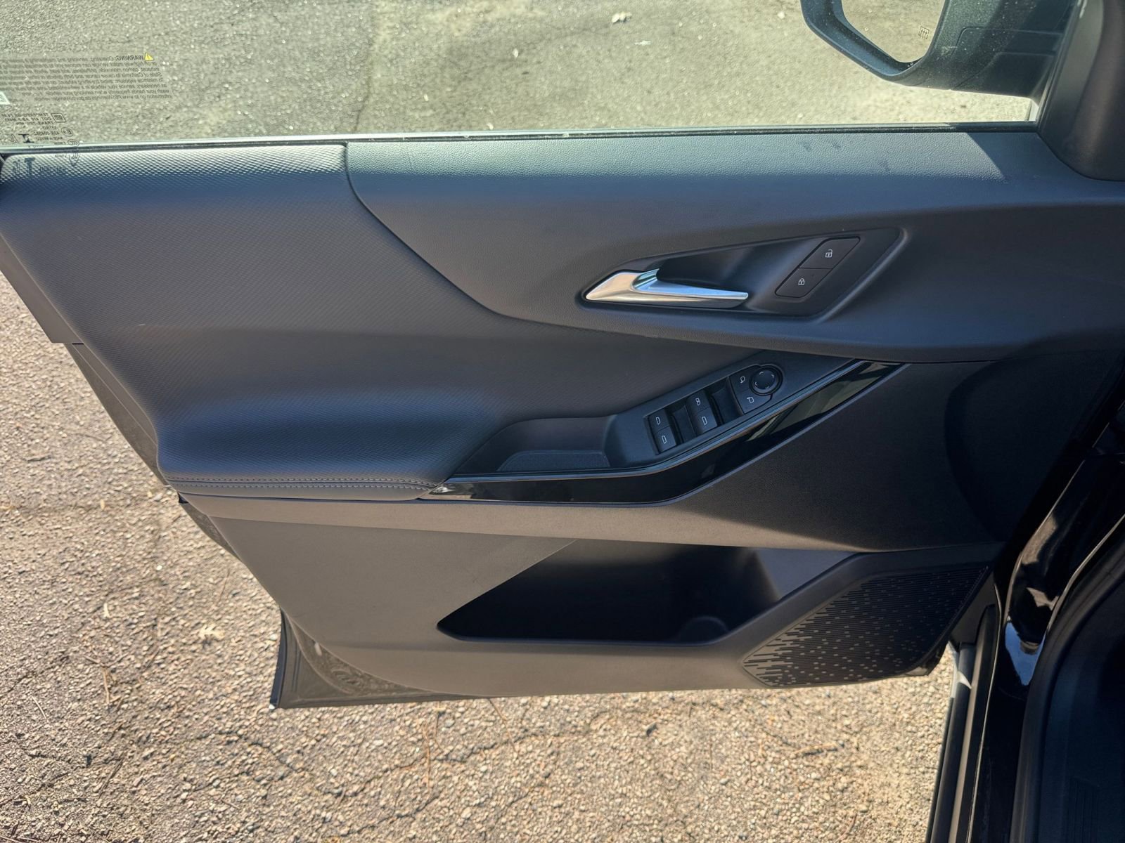 Used 2025 Chevrolet Equinox LT image 18