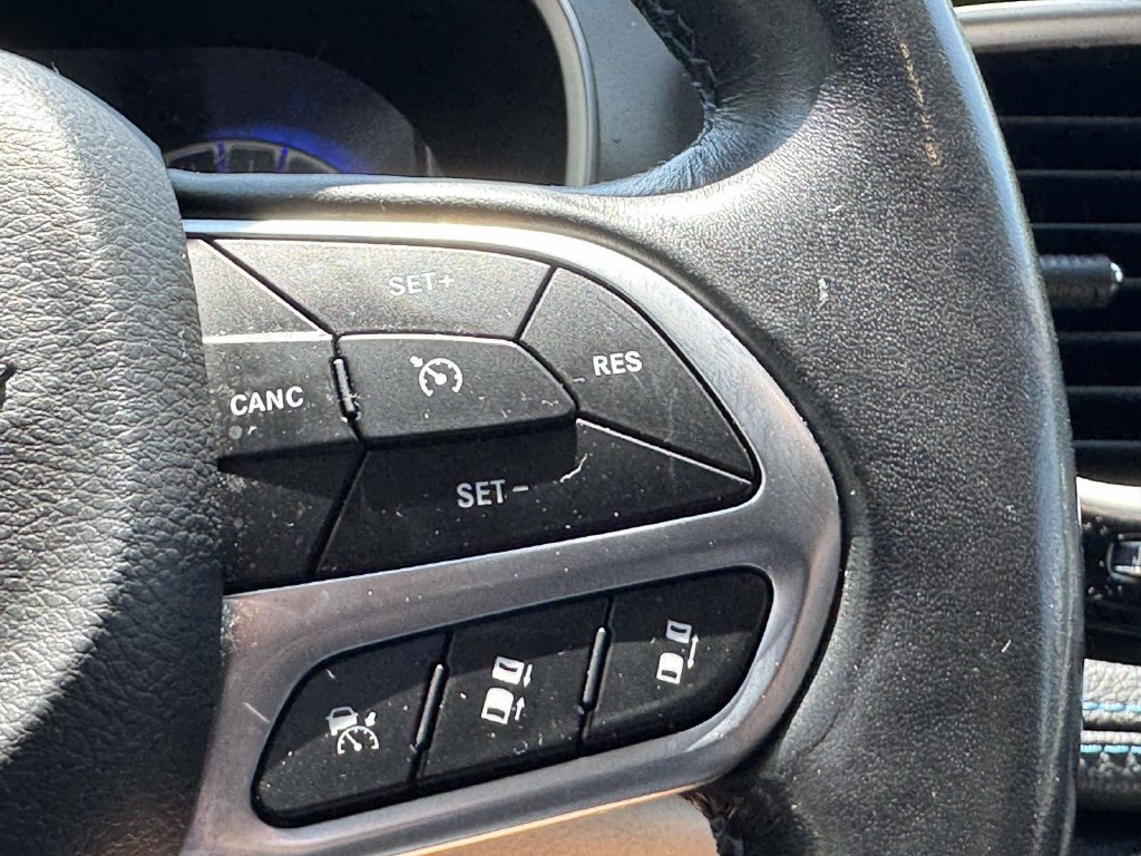 Used 2021 Chrysler Pacifica Touring-L FWD image 22