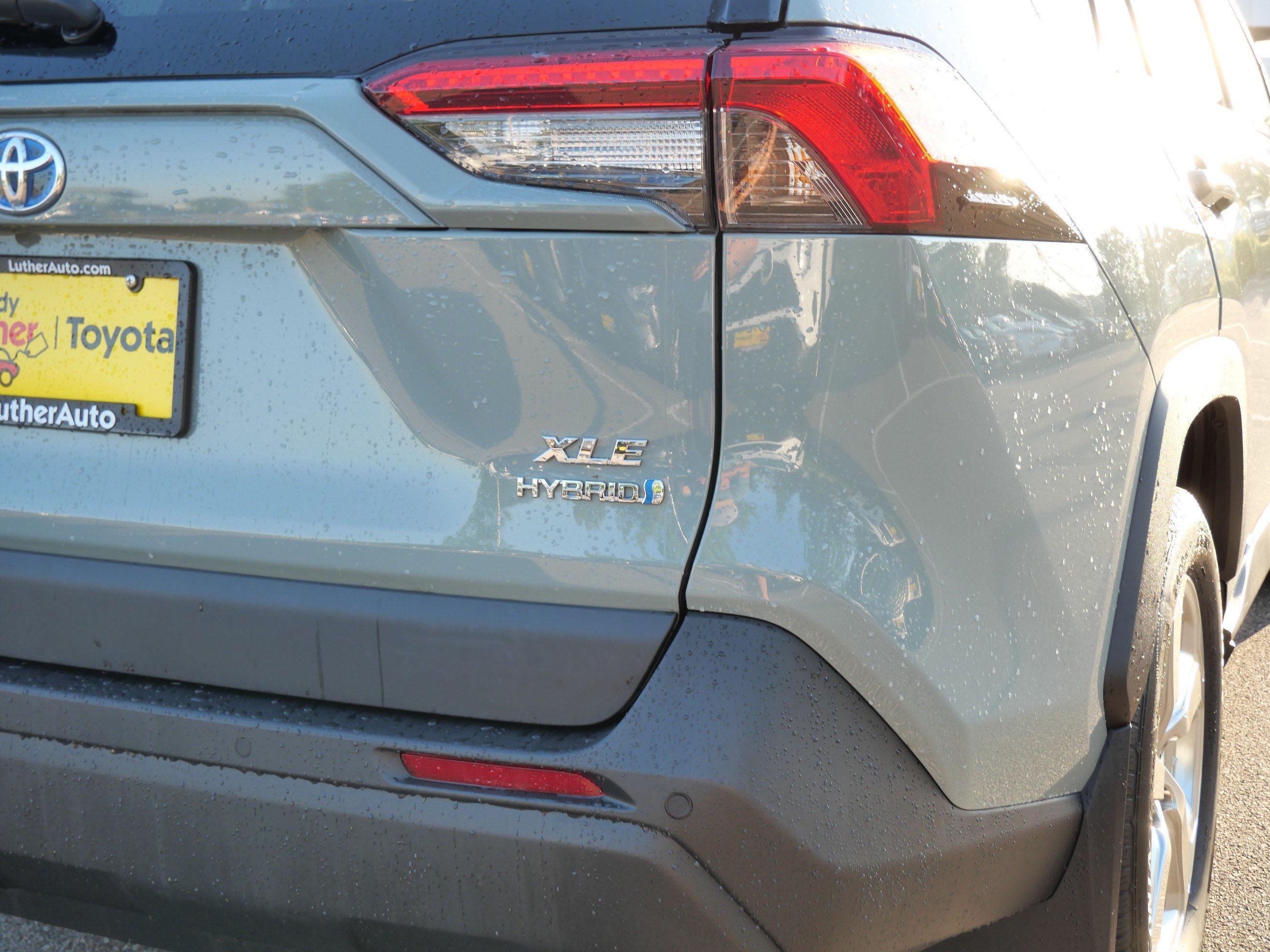 Certified 2021 Toyota RAV4 XLE Premium AWD/4WD image 18