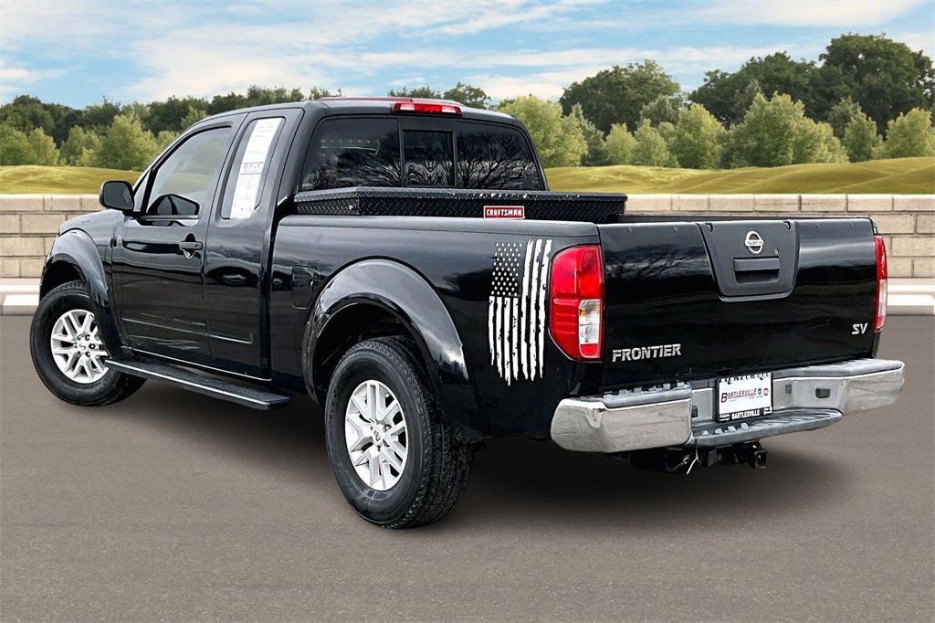 Used 2015 Nissan Frontier SV image 11