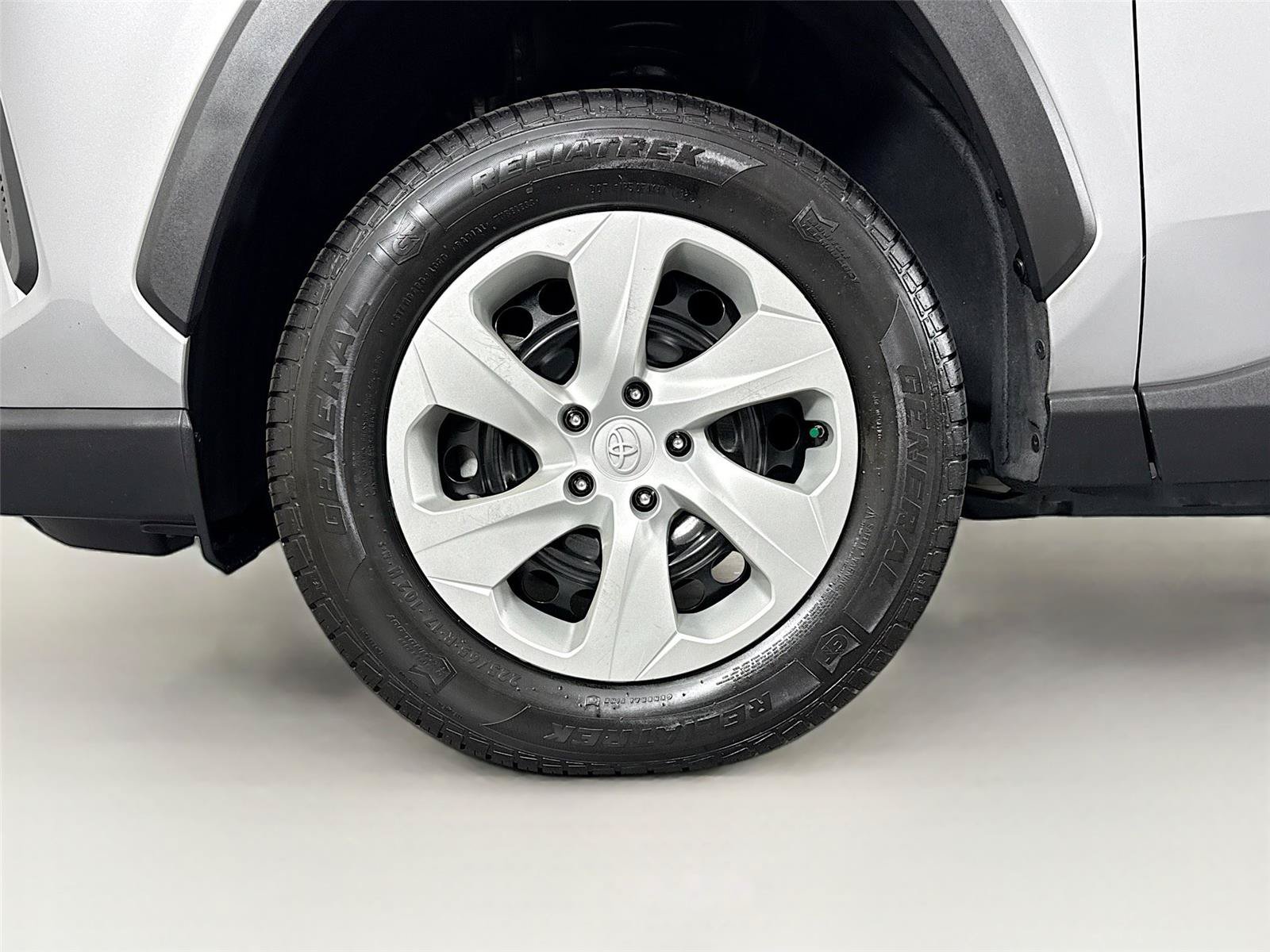 Used 2022 Toyota RAV4 LE FWD image 41