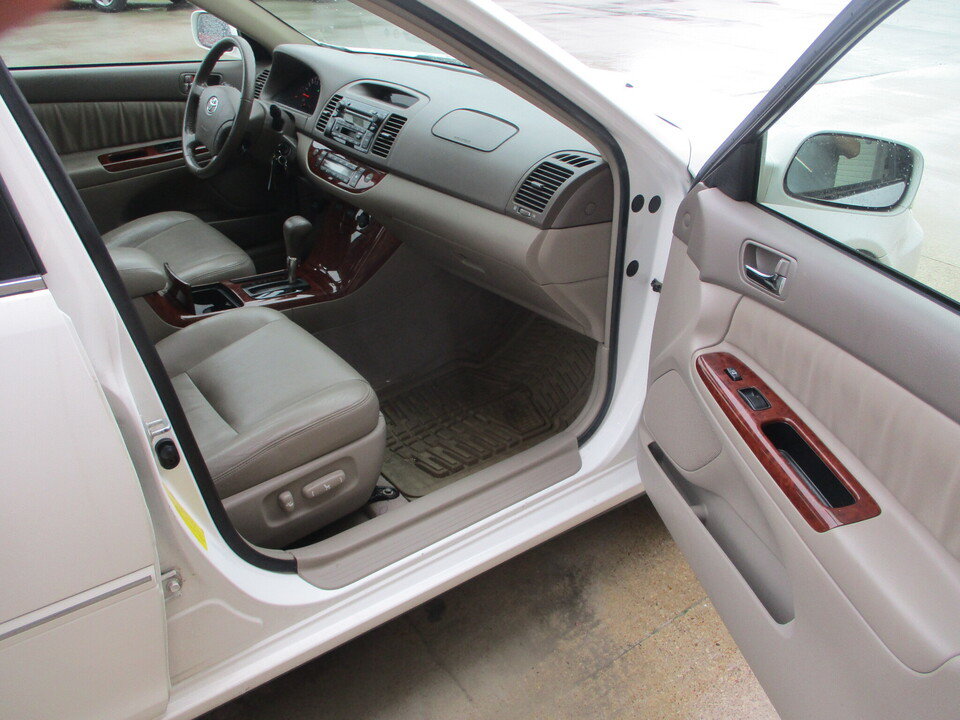 Used 2005 Toyota Camry XLE w/ VSC & Side Airbag Pkg FWD image 20