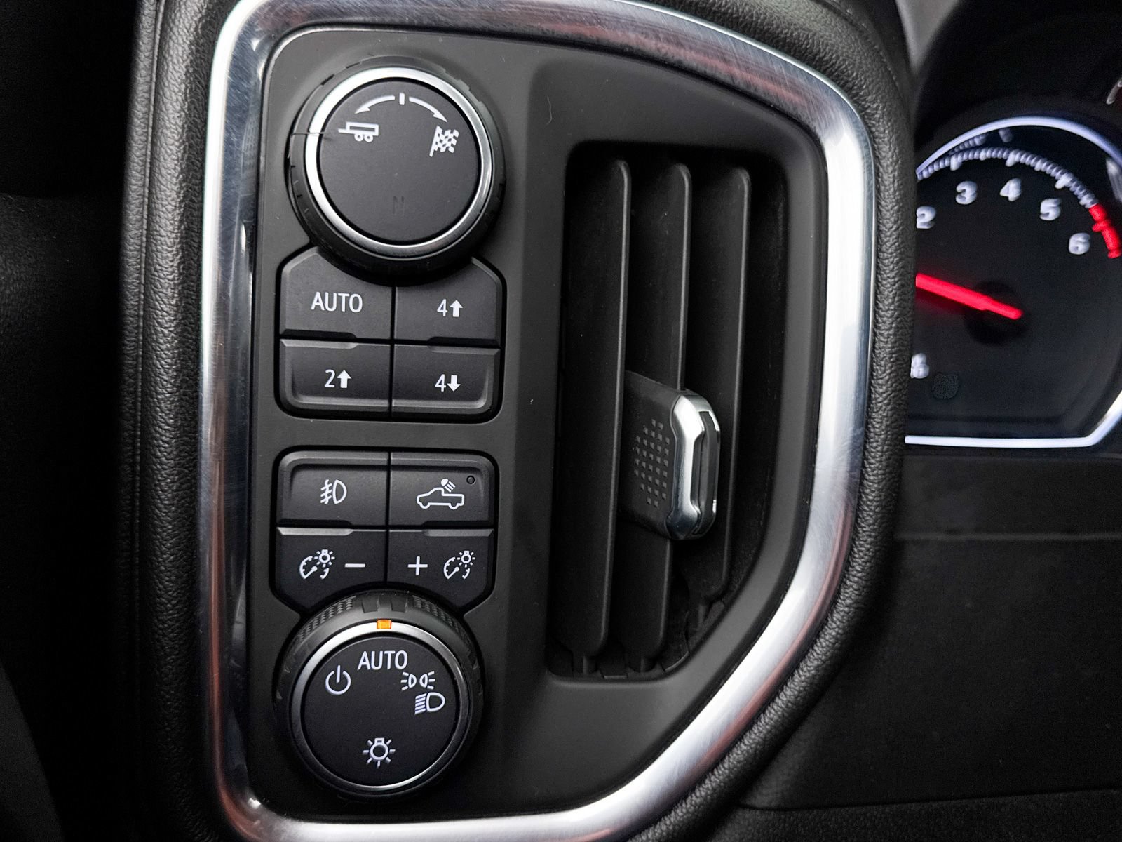 Used 2019 Chevrolet Silverado 1500 LT Trail Boss AWD/4WD image 8
