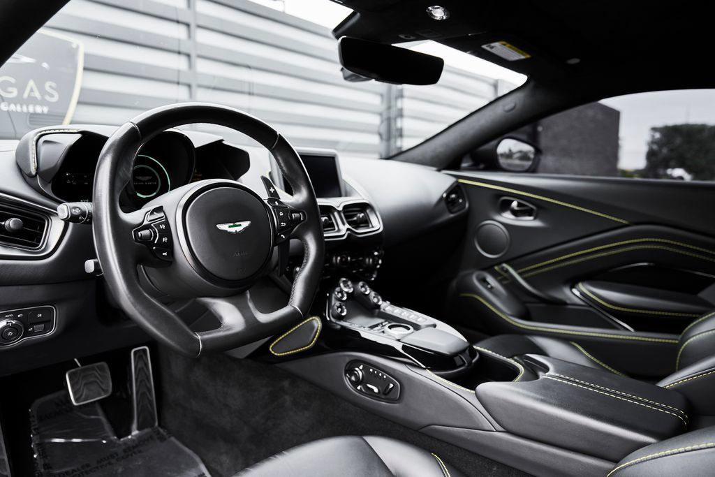 Used 2023 Aston Martin V8 Vantage Coupe RWD image 2