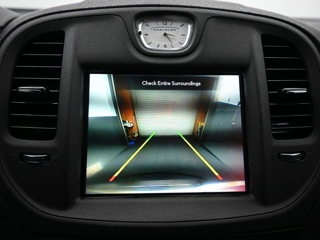 Used 2018 Chrysler 300 Limited image 18