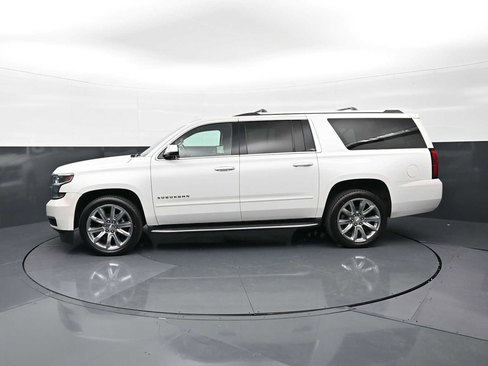 Used 2017 Chevrolet Suburban Premier AWD/4WD image 8