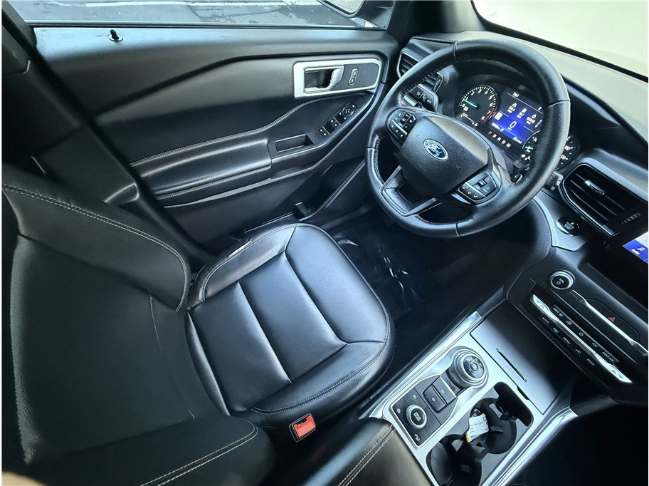 Used 2020 Ford Explorer XLT w/ Equipment Group 202A AWD/4WD image 8