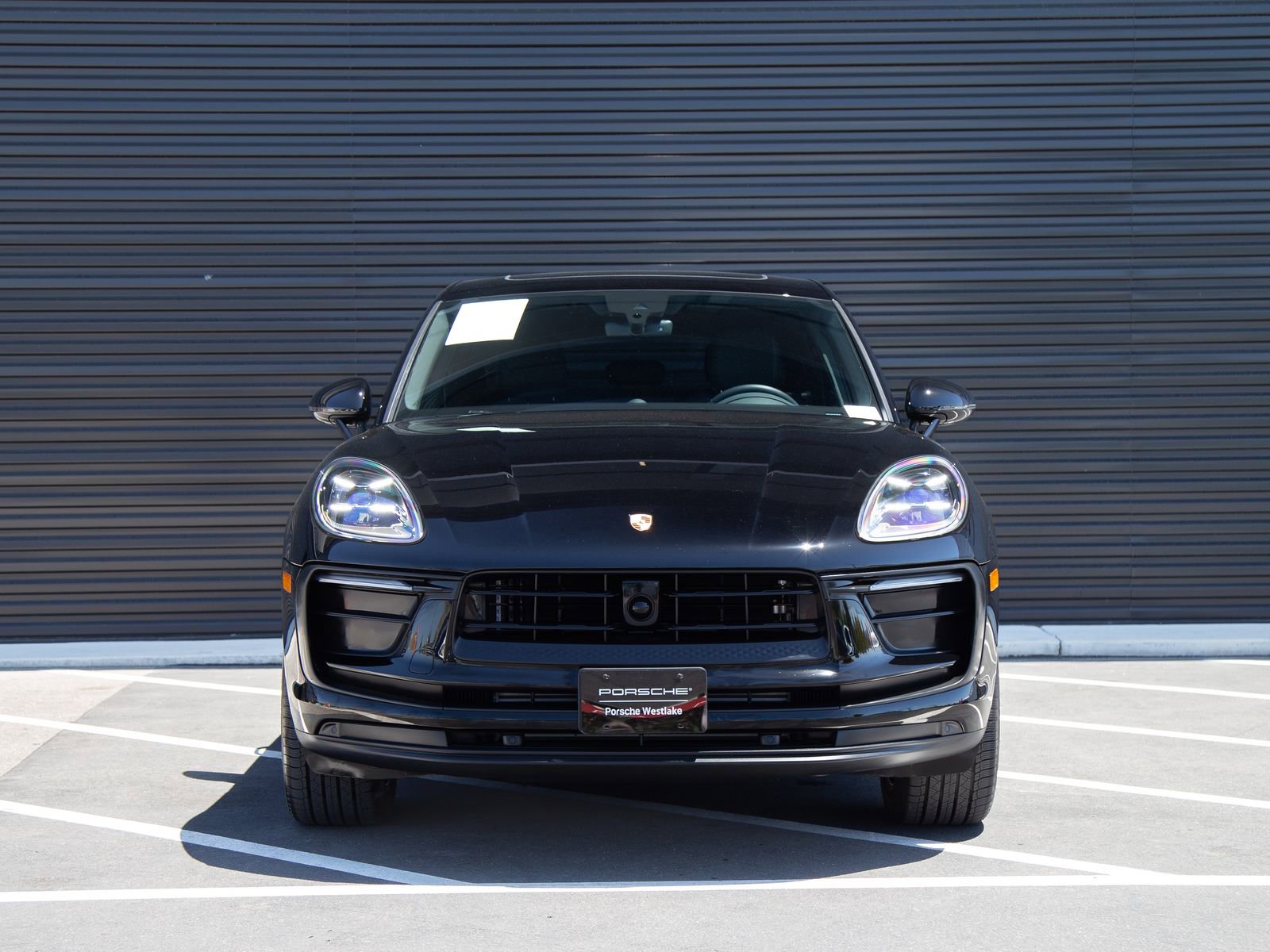 Certified 2025 Porsche Macan AWD/4WD image 6