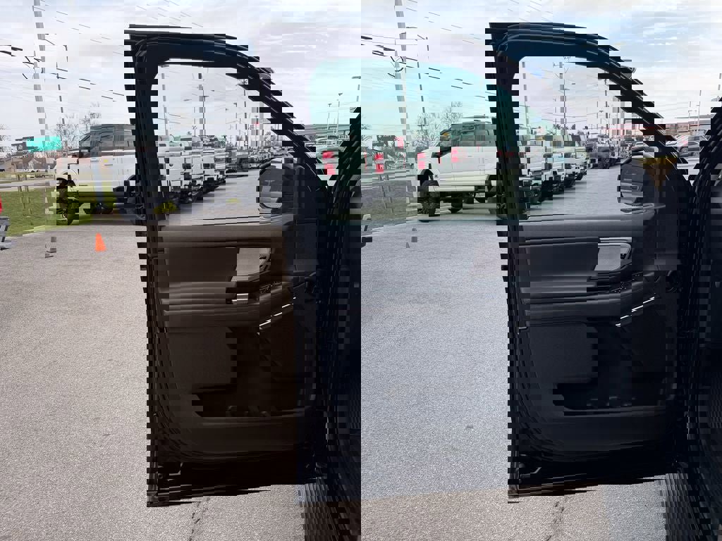 Certified 2025 Ford Expedition Active AWD/4WD image 12