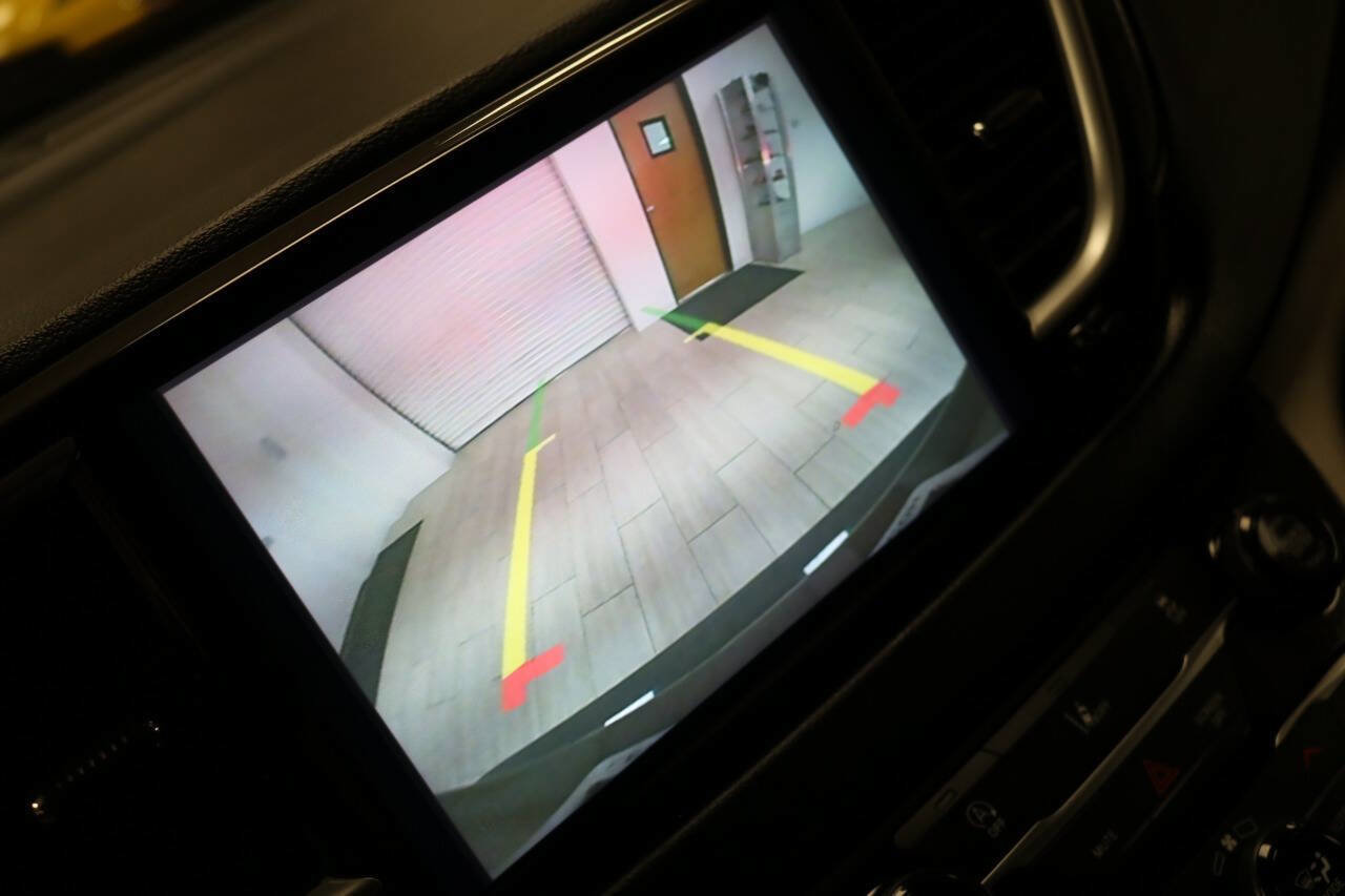 Used 2023 Chrysler Pacifica Touring-L image 30