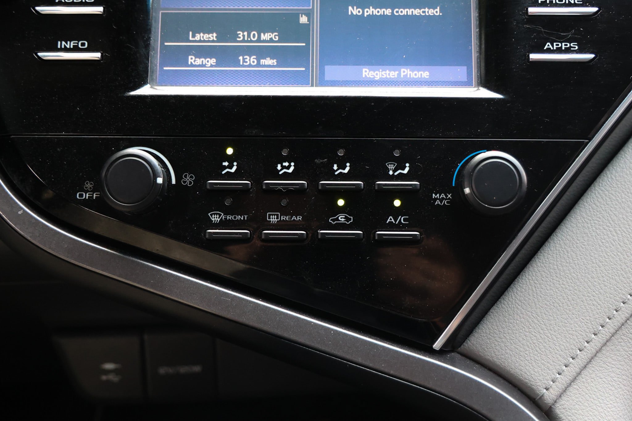 Used 2018 Toyota Camry LE FWD image 33