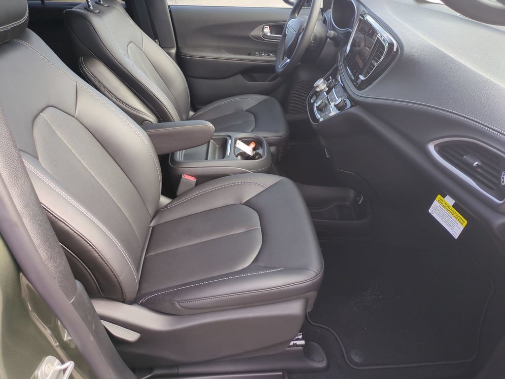 New 2027 Chrysler Pacifica Select FWD image 33
