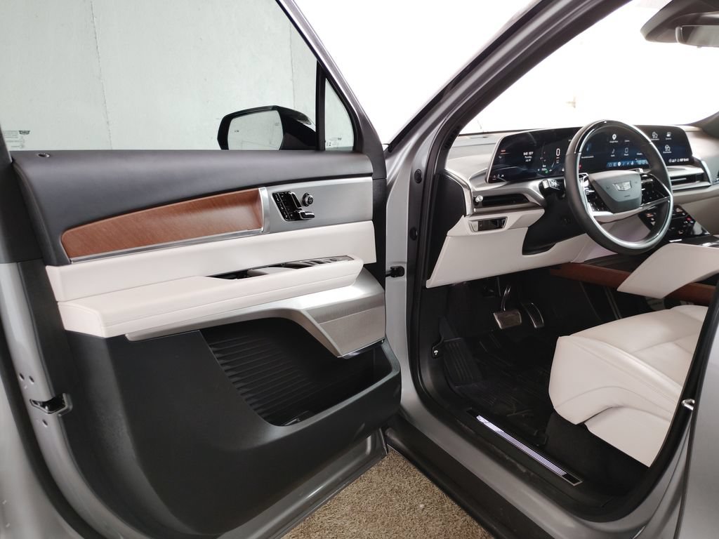 Used 2026 Cadillac Vistiq Sport w/ LPO, Floor Liner Package AWD/4WD image 29