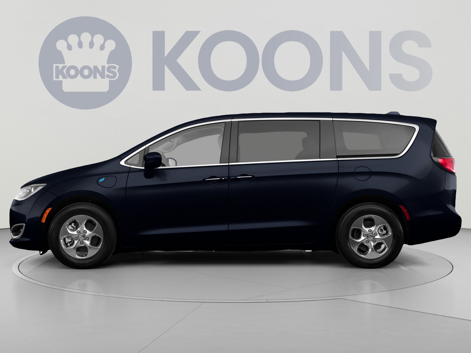 Used 2018 Chrysler Pacifica Touring Plus FWD image 2
