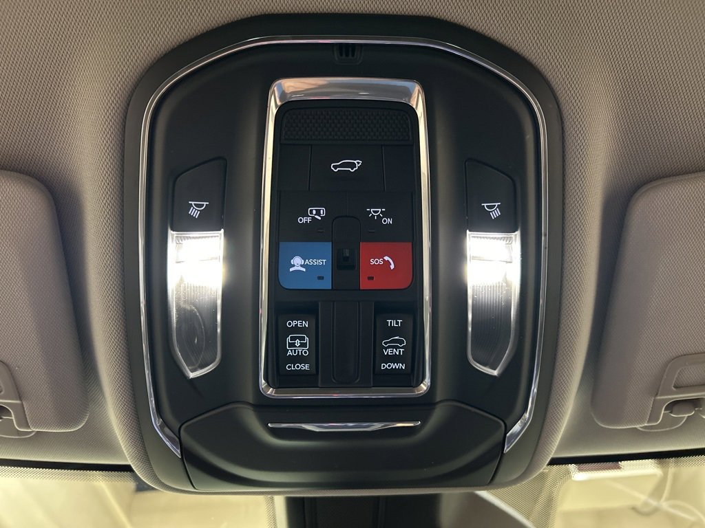 Used 2023 Jeep Grand Cherokee Laredo w/ Luxury Tech Group I image 24